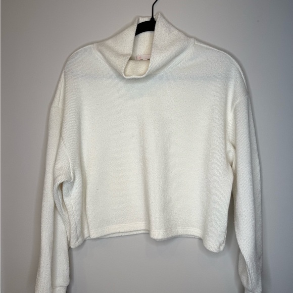 Cozy White Turtleneck Sweater - Picture 2 of 6